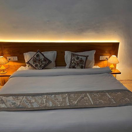 Traveller Nest Hotel Deskit Buitenkant foto