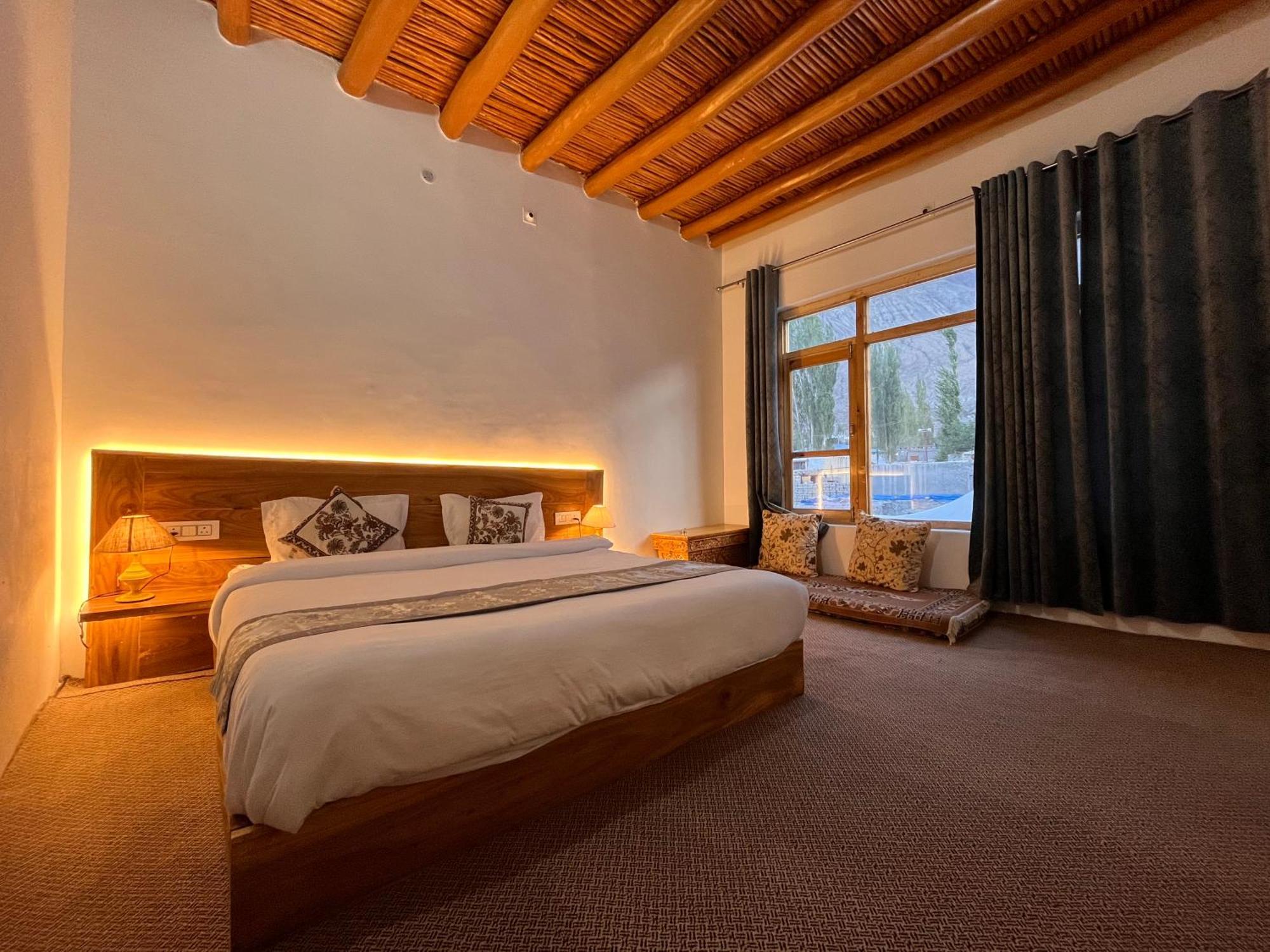 Traveller Nest Hotel Deskit Buitenkant foto