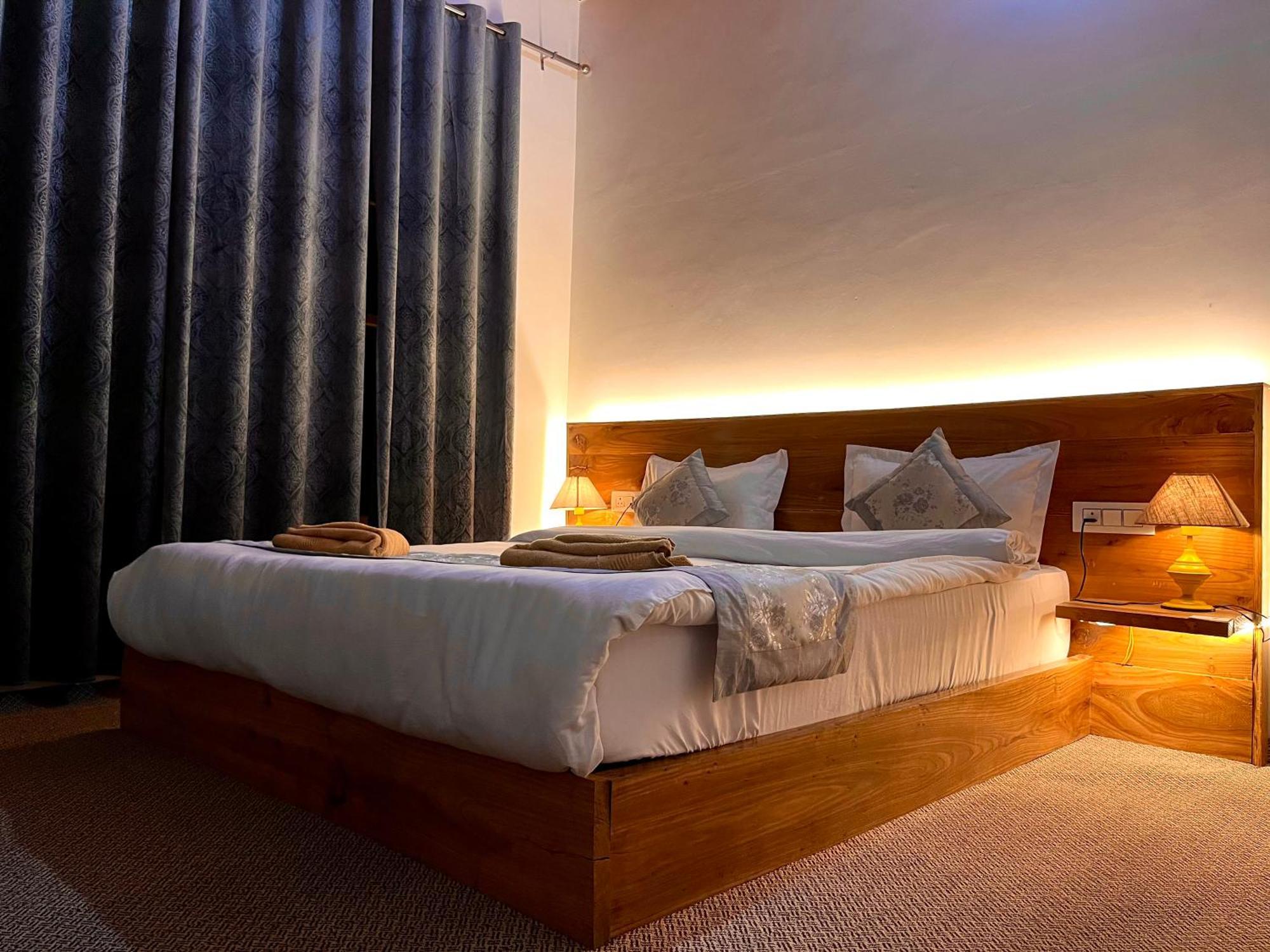 Traveller Nest Hotel Deskit Buitenkant foto